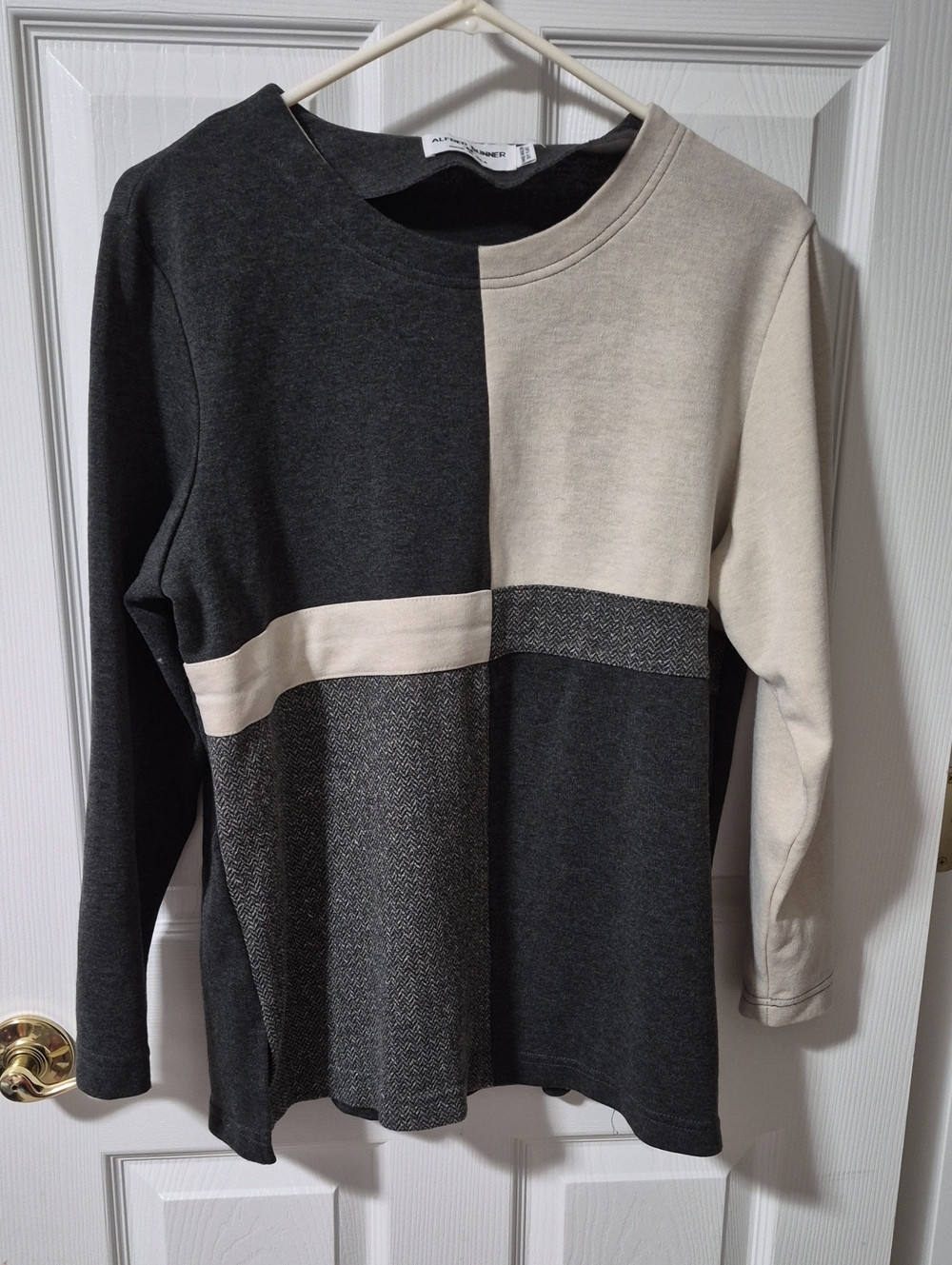Alfred Dunner Charcoal & Cream Colorblock Crewneck